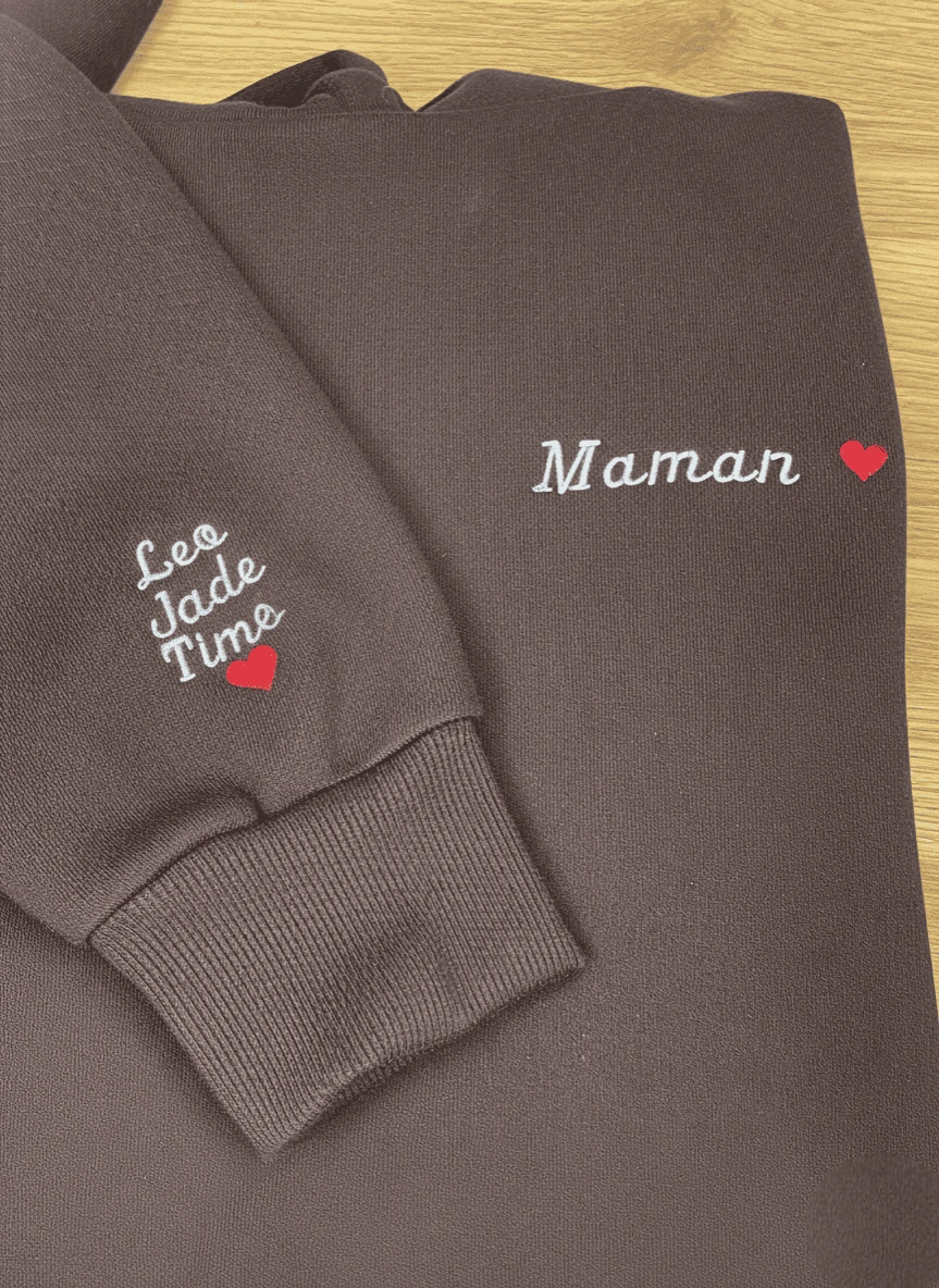 Vue détaillée sur un sweat personnalisé pour femme