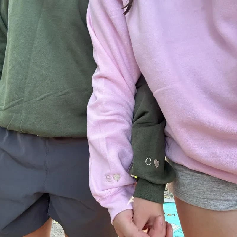 Commande B2B de sweats brodés pour une équipe professionnelle