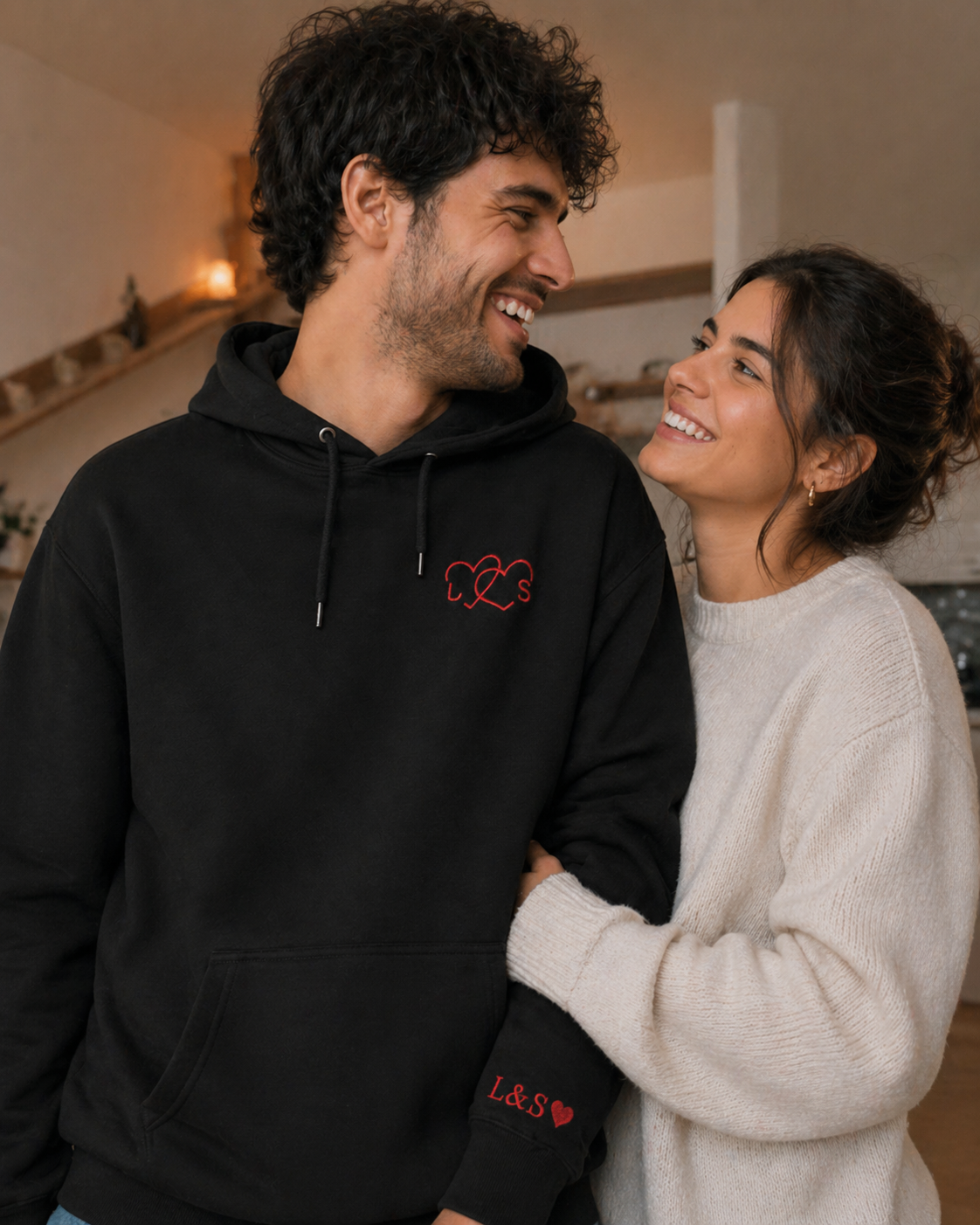 Couple assorti avec vêtements brodés personnalisés