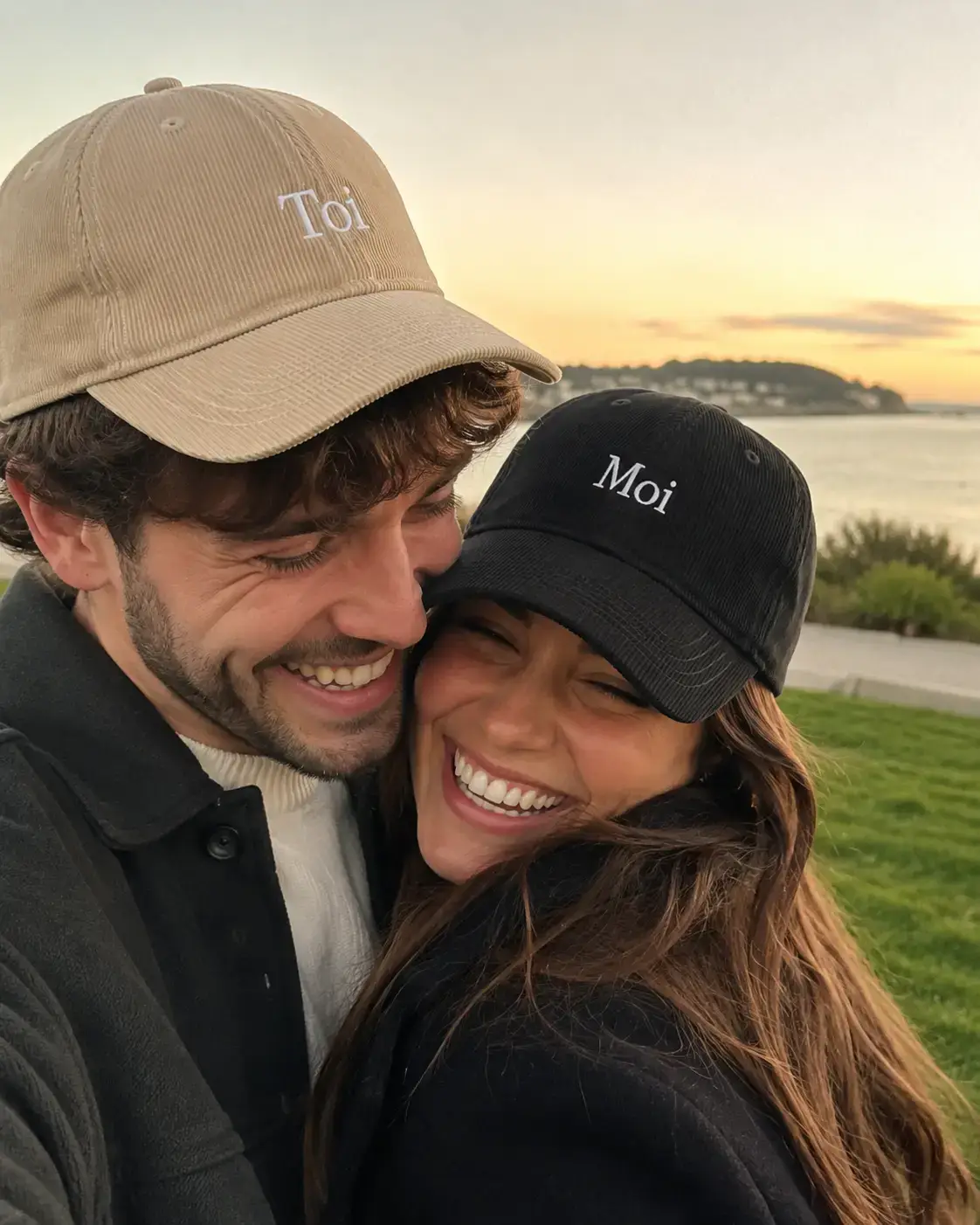 Photo lifestyle avec sweats brodés personnalisés