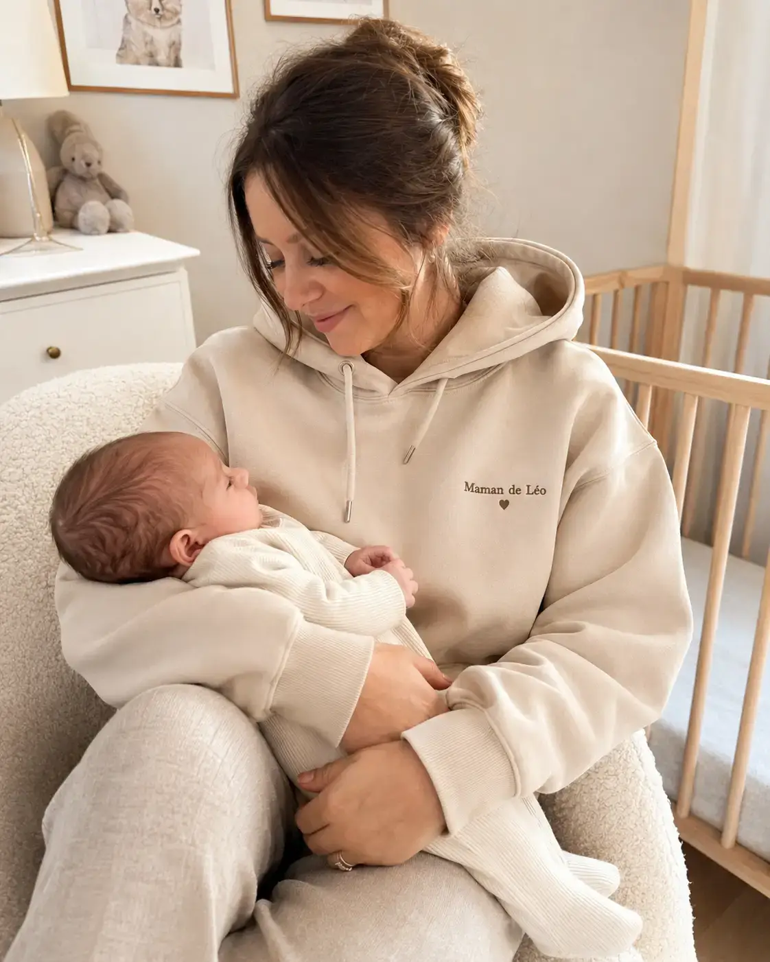 Détail d'un sweat brodé personnalisé