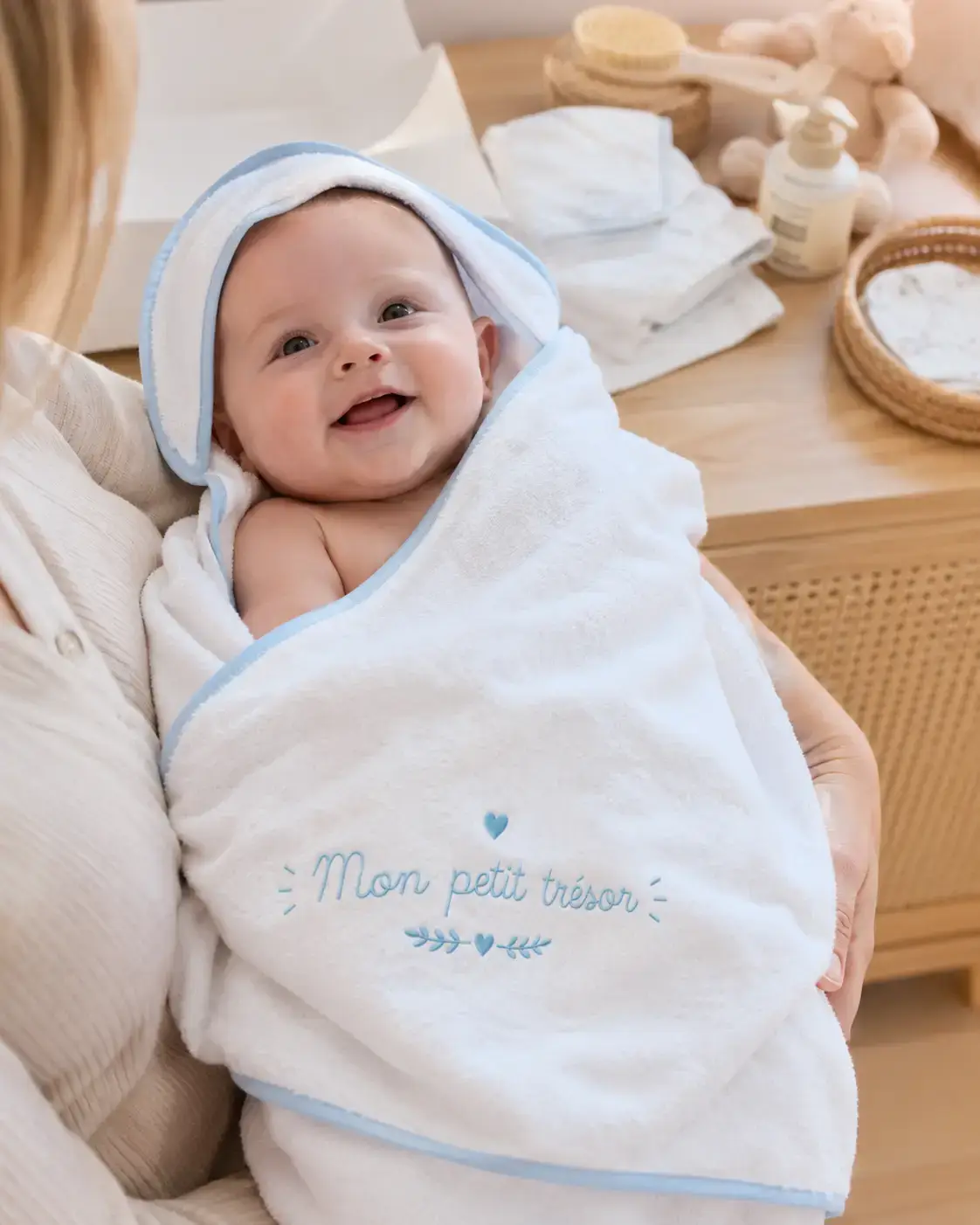 Cadeau de naissance personnalisé avec broderie